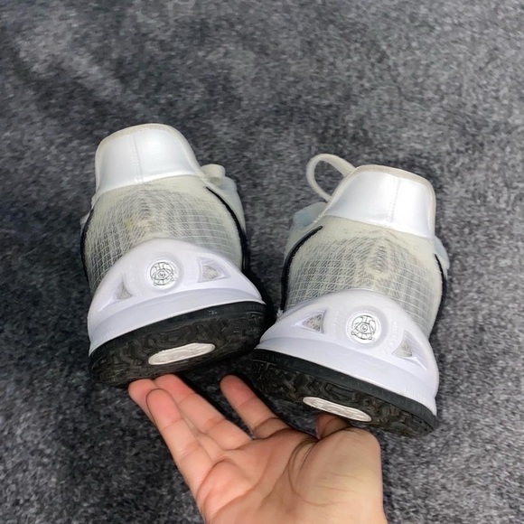 Nike Kyrie black/white basketball shoes (‎ 7.5 ) main image 6